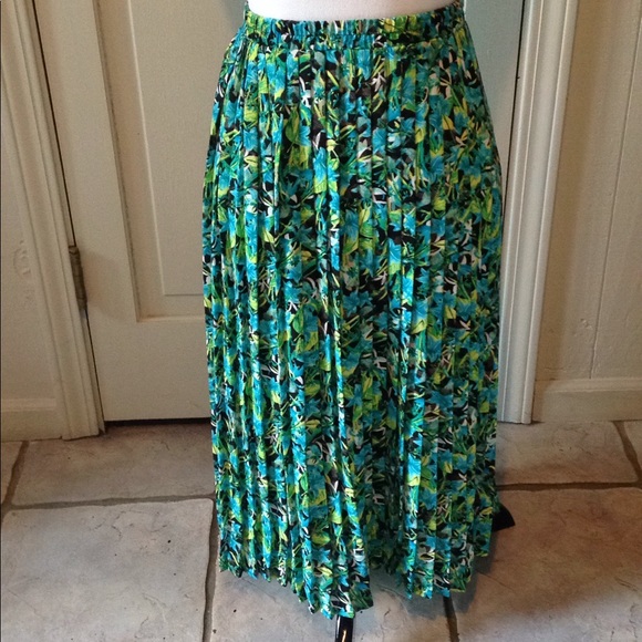 Dana Buchman Dresses & Skirts - Dana Buchman floral, pleated midi skirt Large